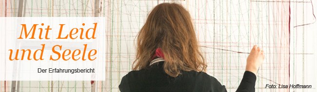 Grafik: Ronny Pietsch Eine Künstlerin vor einem Gemälde