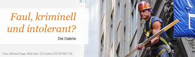 Ein Bauarbeiter auf einem Gerüst