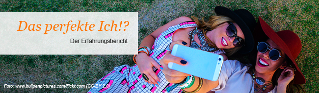 Zwei Mädchen machen einen Selfie