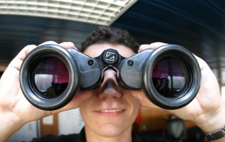 Foto: Marc Tirl / www.jugendfotos.de Fernglas