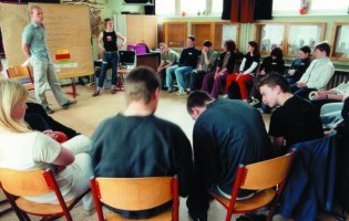 Junge Leute beim Projekttag