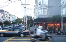 Straße in San Francisco mit viel Verkehr