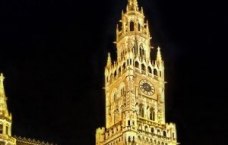 Das Münchener Rathaus bei Nacht